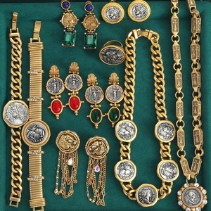 Gioielli con Monete Vintage Europee, Set di Gioielli Antichi Francesi in Oro. - Product Image 1