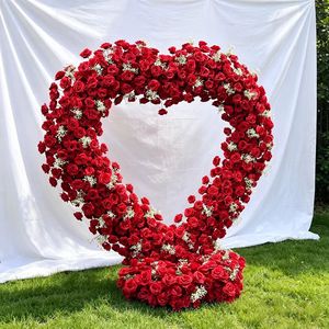 Arco Floreale a Forma <span class=keywords><strong>di</strong></span> Cuore in Seta <span class=keywords><strong>di</strong></span> Alta Qualità, Sfondo con Rose Rosse Artificiali, Vendita all'Ingrosso - Product Image 3