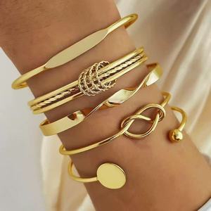 Ensemble de bracelets ouverts plaqués or, bracelets à nœuds géométriques, bracelets empilables, bijoux tendance pour femmes - Product Image 1