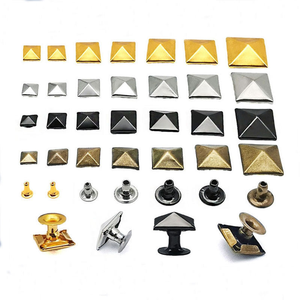 Rivets pyramidaux carrés en cuivre peint, à 4 faces, coniques, pour vêtements, sacs et accessoires de sacs à main - Product Image 1