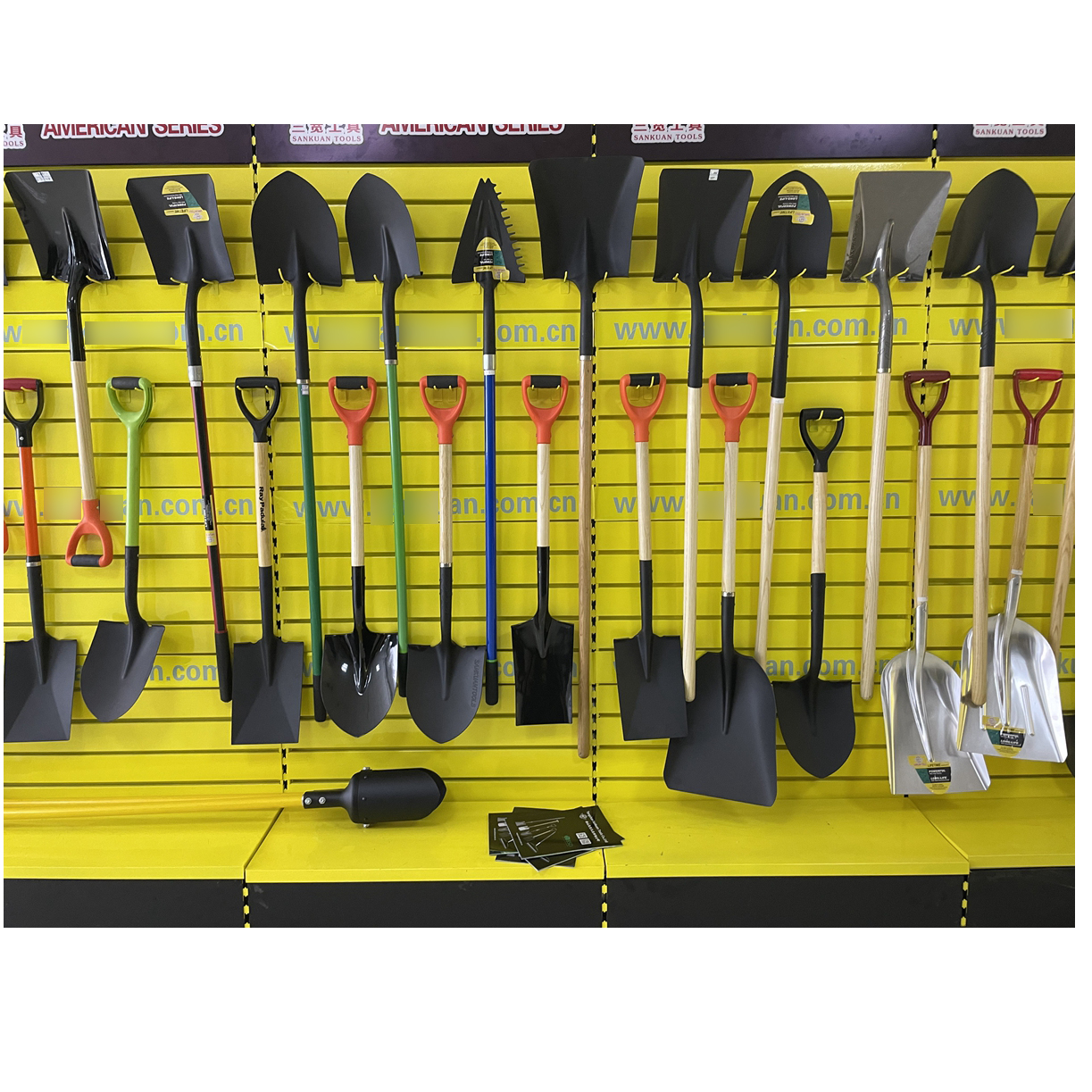 Ucuz kazma kürek tarım araçları hollandalı shovel150 * 3.6cm 120*3.6cm ahşap saplı kürek spades tarım araçları için