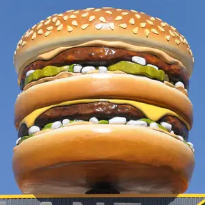 Estatua de resina de hamburguesa gigante de patatas fritas grandes al mejor precio escultura de hamburguesa de fibra de vidrio a la venta