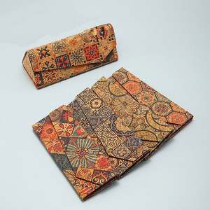 Estuche Rígido para Gafas de Sol con Diseño de Totem, Plegable y Triangular, para Hombre y Mujer, Venta al Por Mayor - Product Image 2