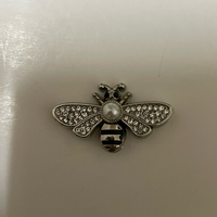 Breloques Abeille Multicolores Anti-Corrosion avec Pierres Incrustées, Plaques Logo Cœur M en Strass pour Vêtements Tendance, Chapeaux, Lingerie et Sacs