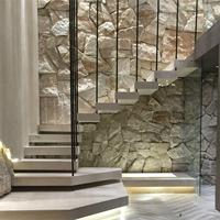 Design d'escalier flottant moderne conçu pour une fluidité intérieure ouverte et une liberté visuelle
