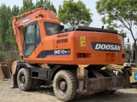 Excavatrice Doosan DH210 modèle 2023 d'occasion, très peu d'heures de fonctionnement, DH210LC-7, machine de terrassement hydraulique sur chenilles, à vendre.