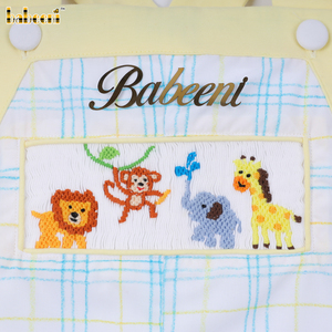 Personalizado BB3071 Animal mano Smocked Plaid Shortall para bebés niños bordado hecho a mano OEM ODM Fabricante Mayorista - Product Image 4