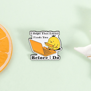 Pin Enamel Ayam Kerja dari Rumah, Bros Lucu Meme Kantor, Lencana Kerah, Grosir - Product Image 2