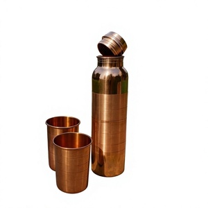 Bouteille en cuivre polonais avec ensemble de verres, pour usage domestique, compatible lave-vaisselle, bouteille d'eau de haute qualité, écologique, qualité alimentaire - Product Image 1