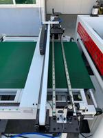 Machine de laminage automatique PUR à plat avec une largeur de panneau de 1250 mm pour la production de films PET et PVC haute brillance et de papier