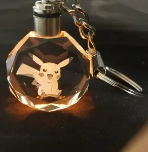 Aangepaste 2D Led Licht Sleutelhanger Kristal Glas Pocket Monster Charmander Poke Game Karakters Pikachu Sleutelhangers Geschenken