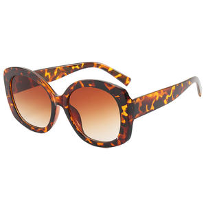 Nuovi occhiali da sole estivi al mare per le donne stile retrò occhiali neri con protezione UV giallo rosso grigio cornici Logo sulla lente - Product Image 5