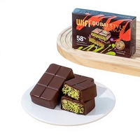 Bonbons au chocolat et aux pistaches de style Dubaï, exquis, avec garniture de pistaches, délicieux, boîte de 70g