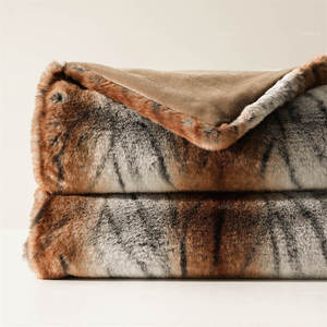 Couverture de luxe en fausse fourrure imprimée, épaisse, anti-peluchage, réversible, en fausse fourrure de renard, pour cadeau, hôtel, textile de maison - Product Image 1