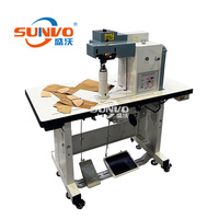 Machine automatique de nivellement et de collage des bords de cuir pour la fabrication de chaussures