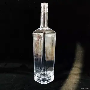 Cuadrado claro de 750 ml botella de vidrio para licor botellas de Vodka con tapa de tornillo