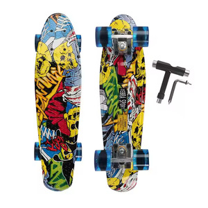 Skateboard Cruiser 22 pouces, mini skateboard portable pour débutants, design tendance style street pour jeunes - Product Image 1