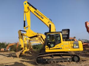 Excavatrice hydraulique Komatsu PC220-8 d'occasion, 22600 kg, moteur à engrenages, roulement, capacité de la benne de 1,2 m, performance supérieure, marque japonaise, 2022 - Product Image 2