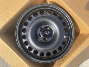 Moyeux de roue de voiture en différentes couleurs, y compris gris, blanc et noir, adaptés aux moyeux de roue de véhicules de luxe - Product Image 5