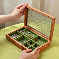 Boîte de rangement et de présentation de bijoux en bois rectangulaire personnalisée, sculptée à la main, polie, avec motif en relief, artisanat moderne pour bagues