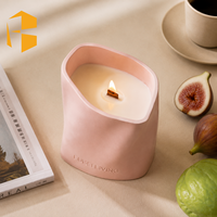 FUBEI LIVING Décoration d'intérieur Cadeau Pot à bougie en céramique mate au design sac en papier froissé 3D, Bougie parfumée à la cire de soja avec mèche en bois