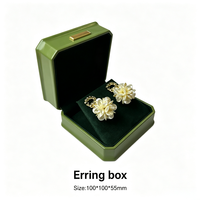 Boîte à bijoux octogonale en cuir PU vert avec plaque dorée, logo personnalisé, insert en velours, pour bagues, boucles d'oreilles, pendentifs, bracelets