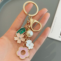 Porte-clés fleur de cerisier coréenne Sakura en émail pastel avec perle, pour femmes et filles, breloque de sac, pendentif de sac à dos, cadeau