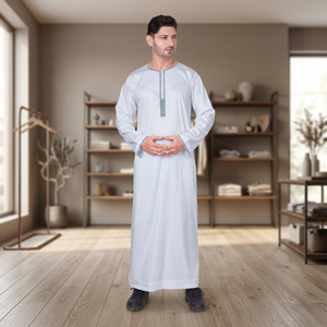Thobe arabe blanc de qualité supérieure pour hommes, robe islamique brodée à manches longues, Kandura traditionnelle saoudienne pour les acheteurs du Moyen-Orient et d'Europe - Product Image 1