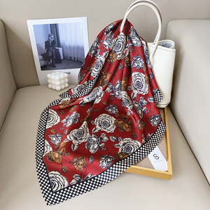 Bufanda cuadrada de seda Artificial de gama alta estilo Vintage INS estilo coreano estampado de <span class=keywords><strong>flores</strong></span> rosas pequeño chal tradicional verano poliéster - Product Image 3