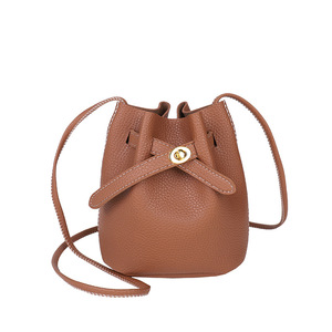 Sacs seau mini rétro en cuir PU avec logo personnalisé, sacs à bandoulière à fermoir rotatif, petits sacs à main décontractés pour femmes - Product Image 1