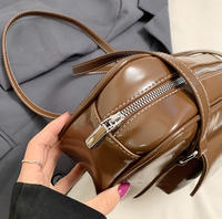 Sac à bandoulière tendance de luxe pour femmes, imperméable, fermeture éclair, bandoulière unique, sac à main en cuir PU avec doublure en polyester, style tendance