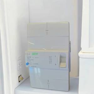 Disjoncteur à boîtier moulé blanc JUNW TG-460 3kA 440V avec unité de déclenchement électronique et protection contre les courants résiduels - Product Image 4