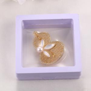 Broche en perle d'eau douce de Zhuji pour femmes, nouveau style chinois, incrustée de coquillage, gourde porte-bonheur, fleur de poitrine pour l'automne et l'hiver - Product Image 3