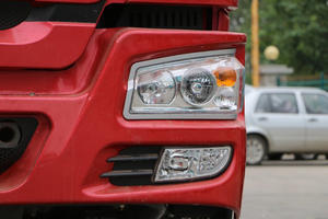 Camion à benne basculante HOWO 8*4 Sinotruck d'occasion pour le transport technique - Product Image 5