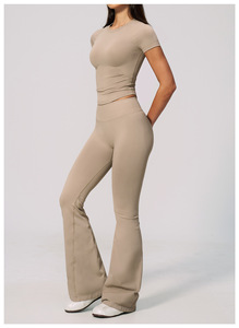 Completo Fitness Coordinato in <span class=keywords><strong>Lycra</strong></span> a Maglia Senza Cuciture: <span class=keywords><strong>Top</strong></span> Corto Raglan a Maniche Corte e Leggings a Vita Alta Svasati, Morbidi ed Elasticizzati - Product Image 3