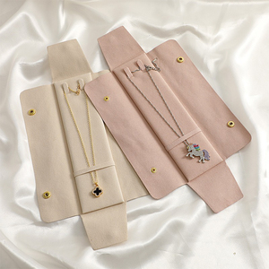 Pochettes en microfibre ultra-fine rose clair et gris clair pour bijoux, avec logo personnalisé, pour l'emballage et la collection de pendentifs (vente en gros) - Product Image 4