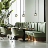 Moderner Holztisch mit Halbkreisform für Restaurants und Cafés, sowie Sitzbank-Möbel und Sofa-Sitzgruppen für Cafés