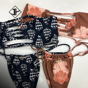 Ensemble de maillots de bain fabriqué par un fabricant OEM, tissu en polyester, maillot de bain imprimé personnalisé, texture de bikini, vêtements de plage - Product Image 4