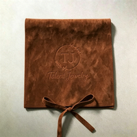 Pochette à bijoux en daim avec logo personnalisé en relief, fermeture à ruban, emballage cadeau pour collier, boucles d'oreilles, bracelet, vente en gros