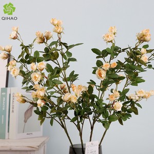 Fleur de rose en soie multi-têtes à tige unique QIHAO, haute simulation, pour décoration de mariage et de maison - Product Image 1
