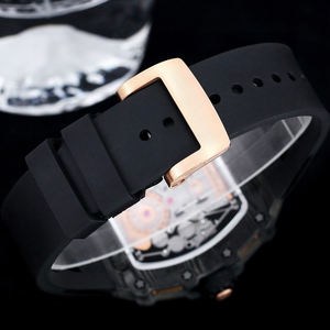 Reloj de Lujo RM 21-02 Skeleton Tourbillon, Caja de Titanio y Carbono, Cuarzo, Estética Mecánica Futurista, Material Innovador - Product Image 6