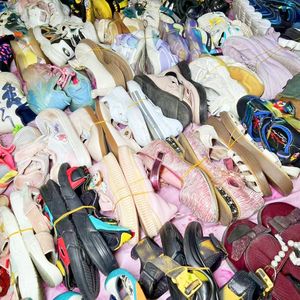 S08 Ballots Chaussures Vente en Gros en Vrac Utilisé Enfants Sandales et Chaussures Pas Cher Chaussures d'Occasion Enfant Chaussures Tailles Mixtes Remise Lot Vente - Product Image 1