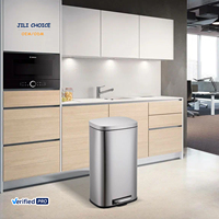 Les surfaces essuyables sans effort de la poubelle J & L OEM conviviales rendent le nettoyage rapide et facile pour votre ménage occupé