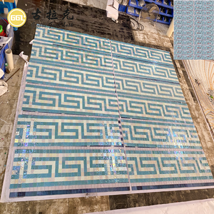 Mosaico de Vidrio Verde Cristal Iridiscente de Diseño Moderno para Decoración de Paredes de Piscinas - Product Image 2