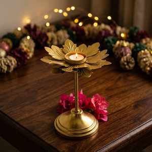 Soporte de luz de té floral dorado Un hermoso acento para un ambiente relajante Soporte de luz de té inspirado en Vintage - Product Image 5