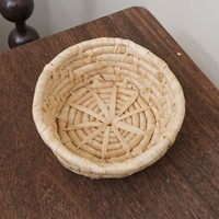 Panier tressé artisanal en feuilles de maïs, organisateur de rangement rustique pour comptoir, salon, chambre, et organisation des objets domestiques