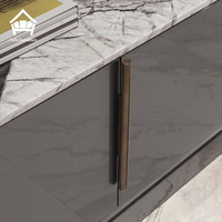 Buffet de luxe sur mesure avec plateau en marbre blanc et finition charbon brillant – Solution de mobilier complète pour villas, manoirs et hôtels
