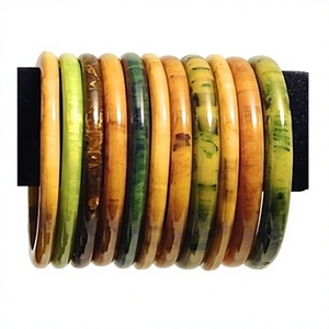 Classic Trendy Fancy Resin Acrylic Lucite Bangles Stylish Set Heart Patterns Design Customizable Women's Fashion Jewelry Gift - Product Image 4