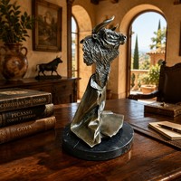 Décoration Artisanale en Bronze Coulé Tauromaquia - Tête Rocailleuse et Cape Flottante, Pièce Personnalisable de Qualité Muséale, Sculpture en Bronze