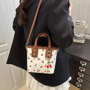 Nuevo bolso bandolera de mano de cereza para mujer, de gran capacidad bolso de hombro, bolso versátil para mujer - Product Image 1